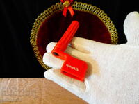 Dispozitiv pentru schimbarea rapidă a corzilor de chitară