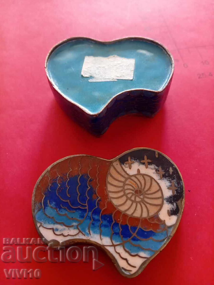 Delivery of Antique jewelry box, Clazone