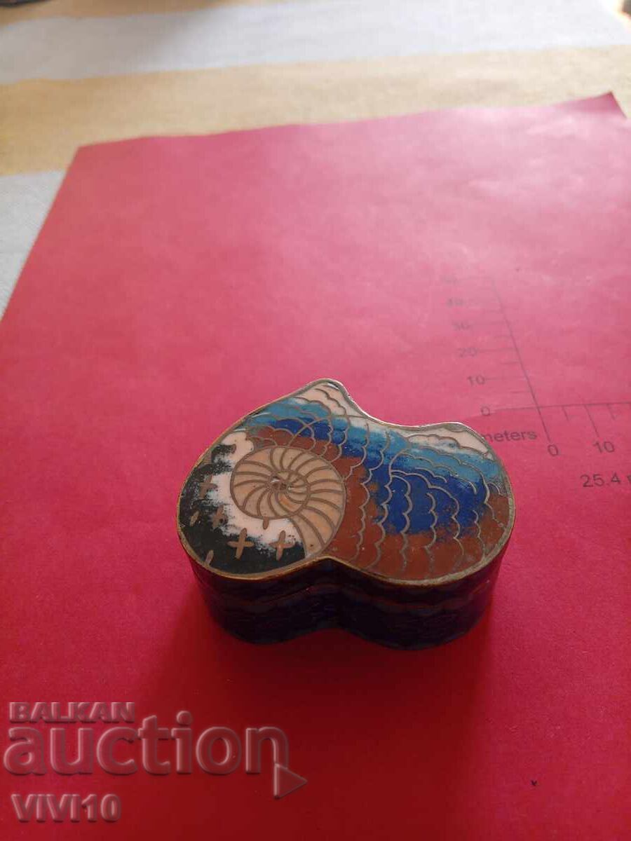 Αντίκα κουτί κοσμημάτων, Κλαζόνε