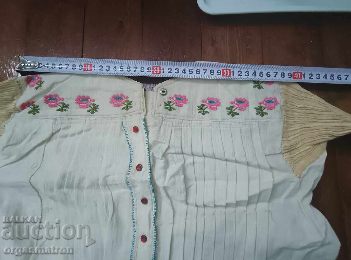 Аукцион Автентична Женска Риза Част от Народна Носия Аукцион Автентична Женска Риза Част от Народна Носия