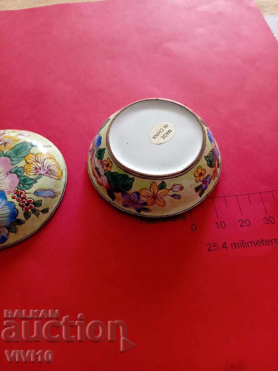 Licitație Cutie veche de bijuterii, Clazone 6cm Licitație Cutie veche de bijuterii, Clazone 6cm