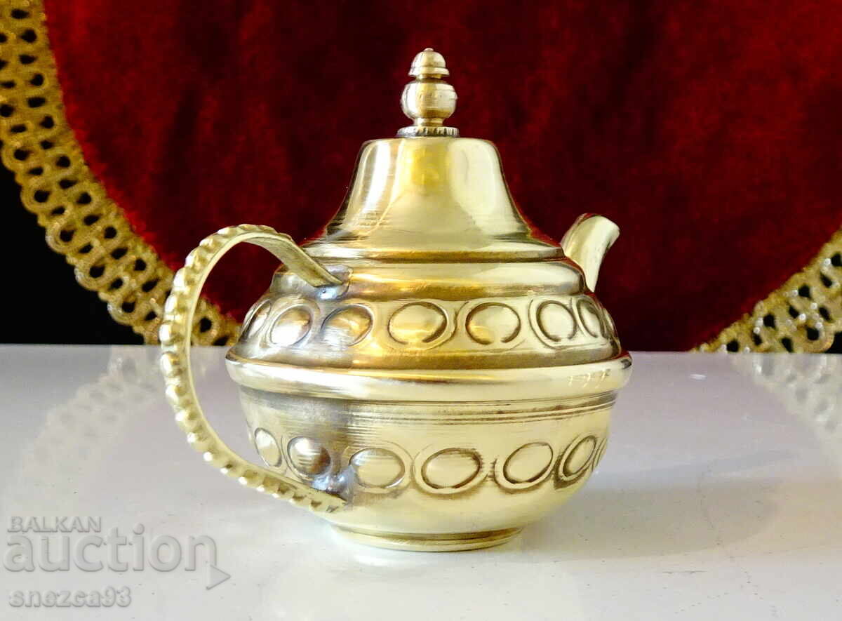 Τσαγιερό από ορείχαλκο, μινιατούρα με τιμή 15.00 BGN | € 7.67