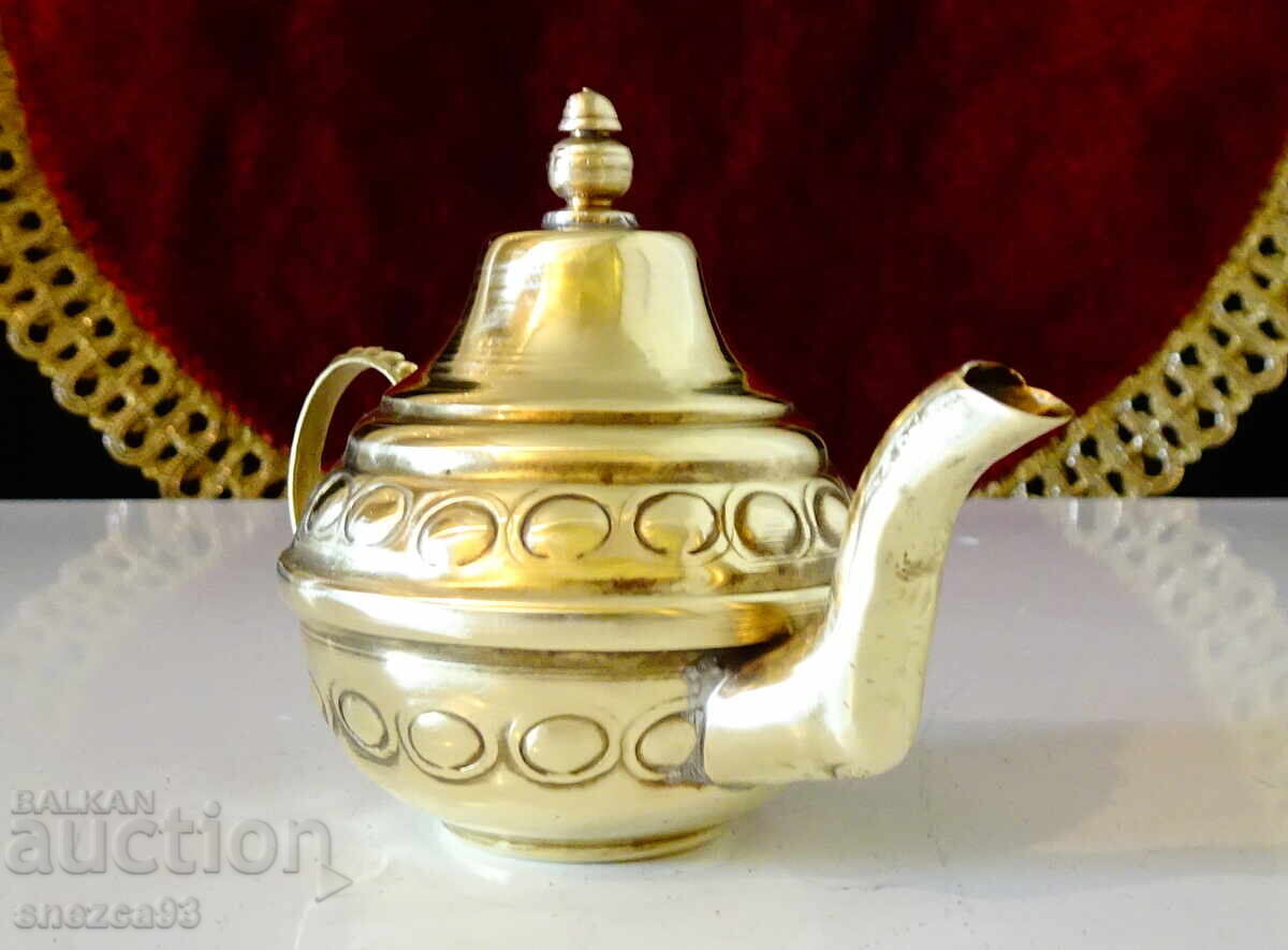 Παράδοση Τσαγιερό από ορείχαλκο, μινιατούρα