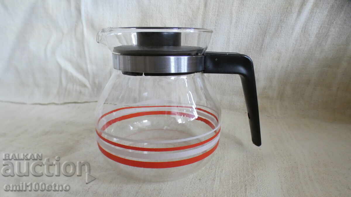 Cană din sticlă termorezistentă din perioada socialistă cu preț 8.00 BGN | € 4.09 Cană din sticlă termorezistentă din perioada socialistă cu preț 8.00 BGN | € 4.09