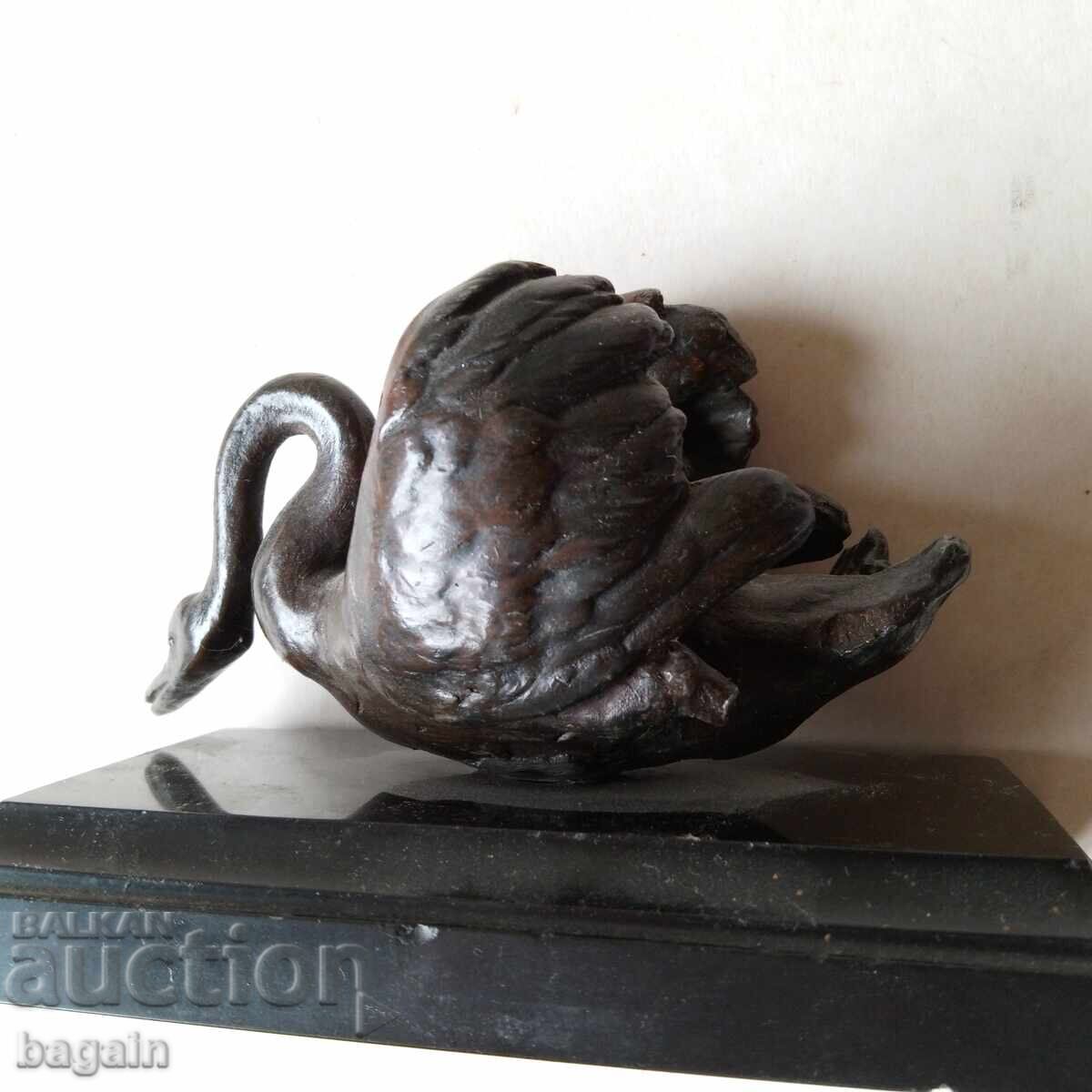 Το μαύρο κύκνος, αγαλματίδιο με τιμή 70.00 BGN | € 35.79 Το μαύρο κύκνος, αγαλματίδιο με τιμή 70.00 BGN | € 35.79