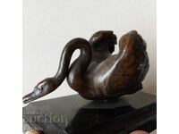 Lebăda Neagră, statuetă