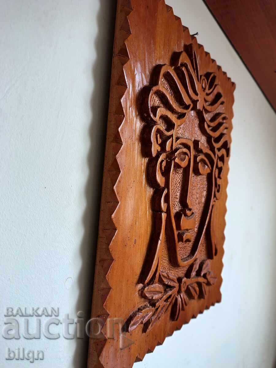 Licitație Panou din lemn frumos, sculptat în lemn