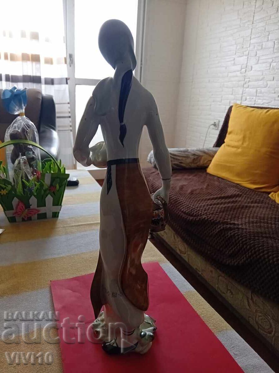 Auction  Porcelain Figure Romania 45cm