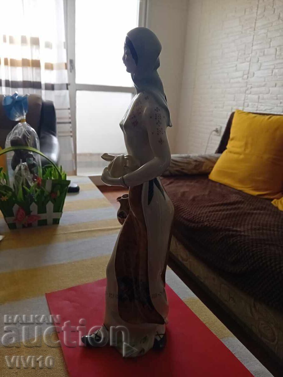 Livrarea Figurină de porțelan România 45cm