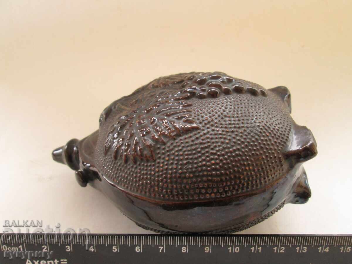 Vechi ulcior ceramic, vas de lut, ceramică de Troian cu preț 50.00 BGN | € 25.56 Vechi ulcior ceramic, vas de lut, ceramică de Troian cu preț 50.00 BGN | € 25.56