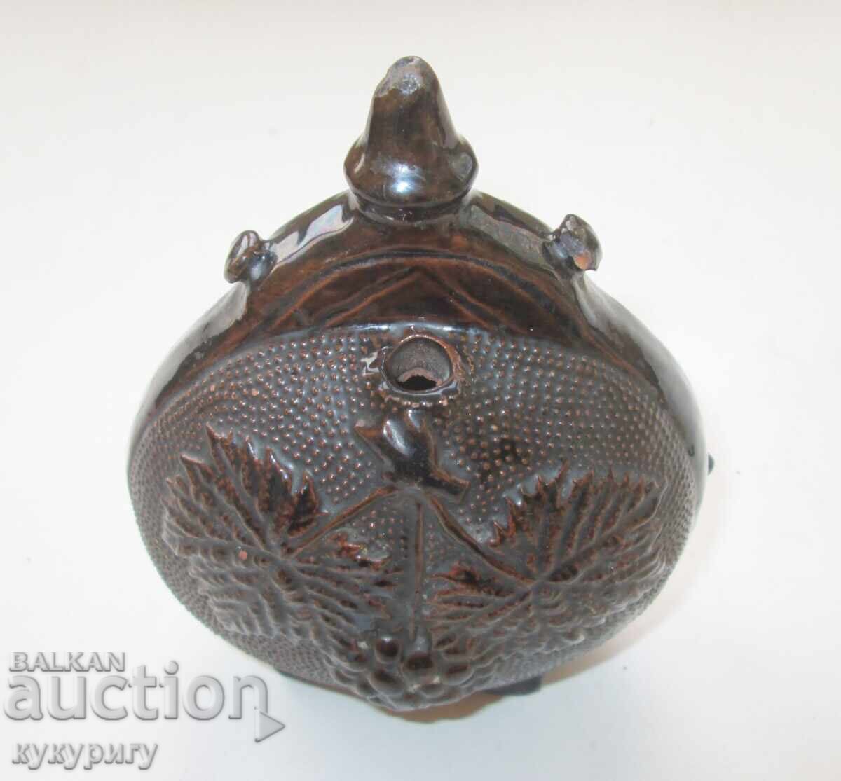 Vechi ulcior ceramic, vas de lut, ceramică de Troian Vechi ulcior ceramic, vas de lut, ceramică de Troian