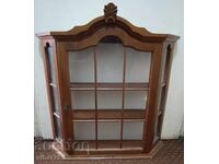 Витрина за стена