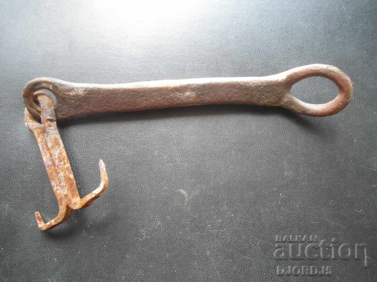 Mandala veche forjată cu preț 4.00 BGN | € 2.05