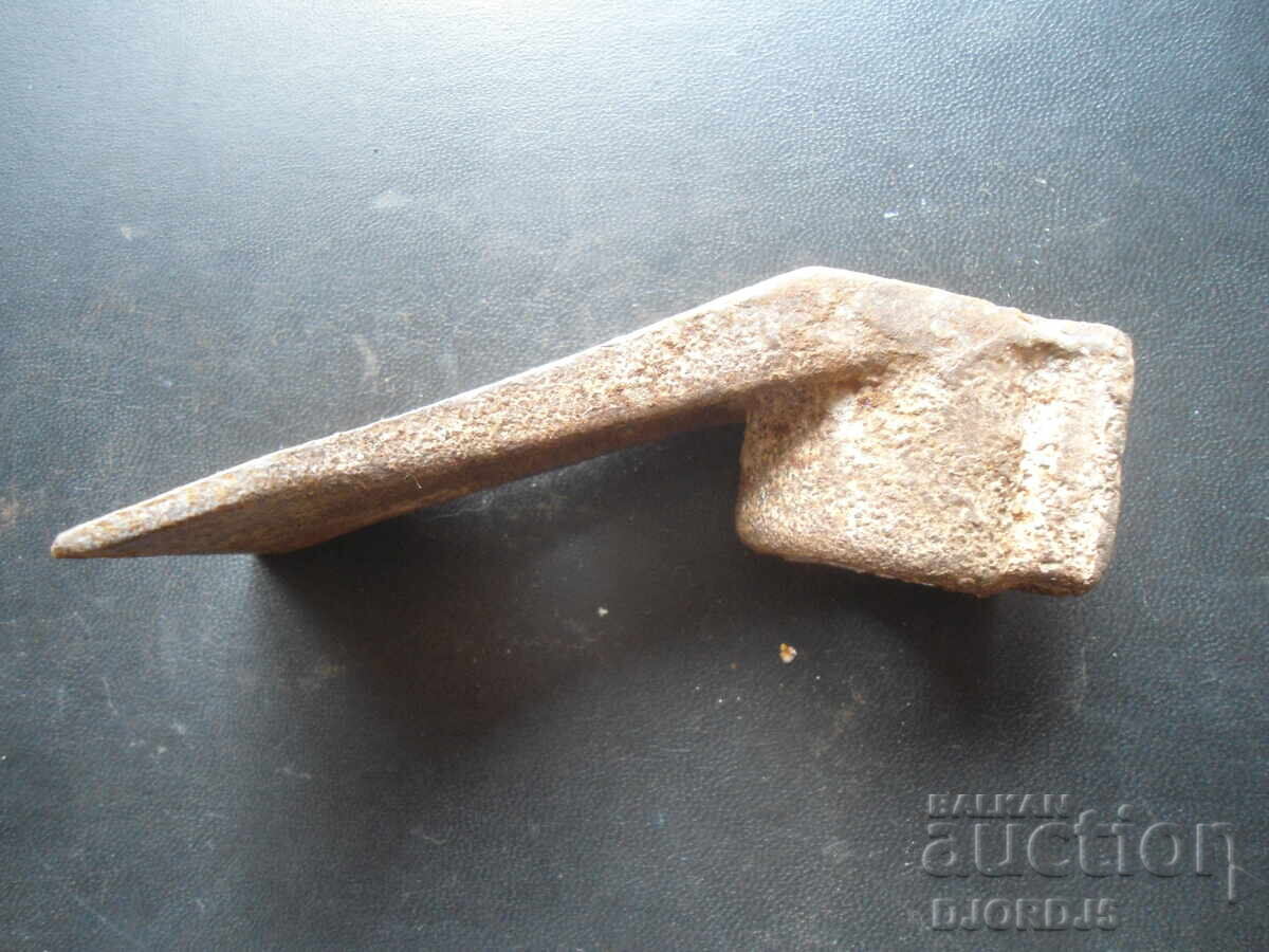 Licitație Unelte vechi, teslă