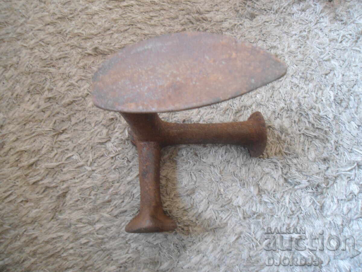 Доставка на Стара обущарска наковалня Доставка на Стара обущарска наковалня