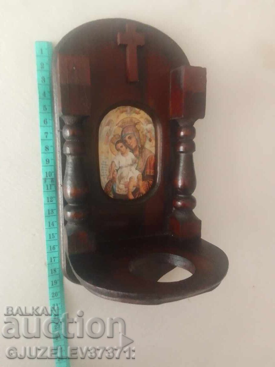 Ξύλινο παλιό οικιακό εικονοστάσι με καντήλι και εικόνα - 6