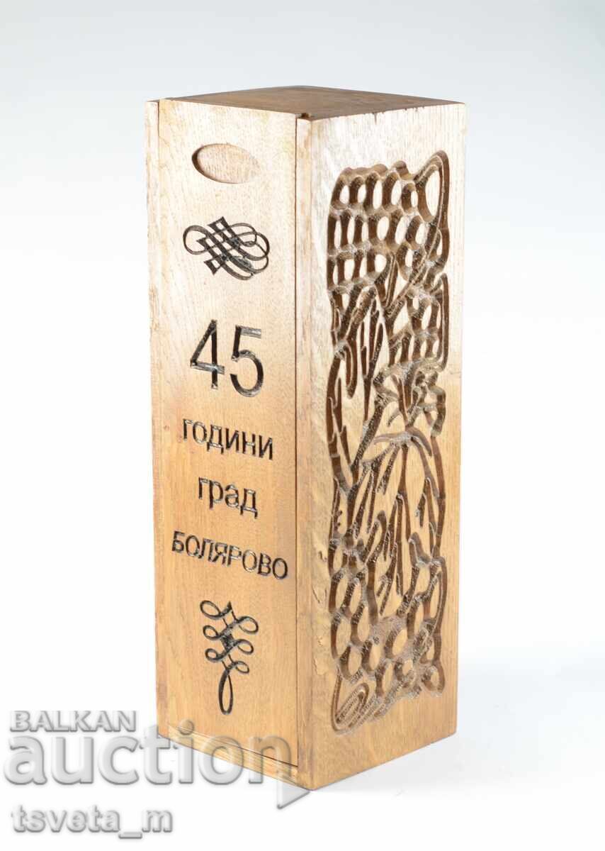 Wooden box with walnut carving Wooden box with walnut carving