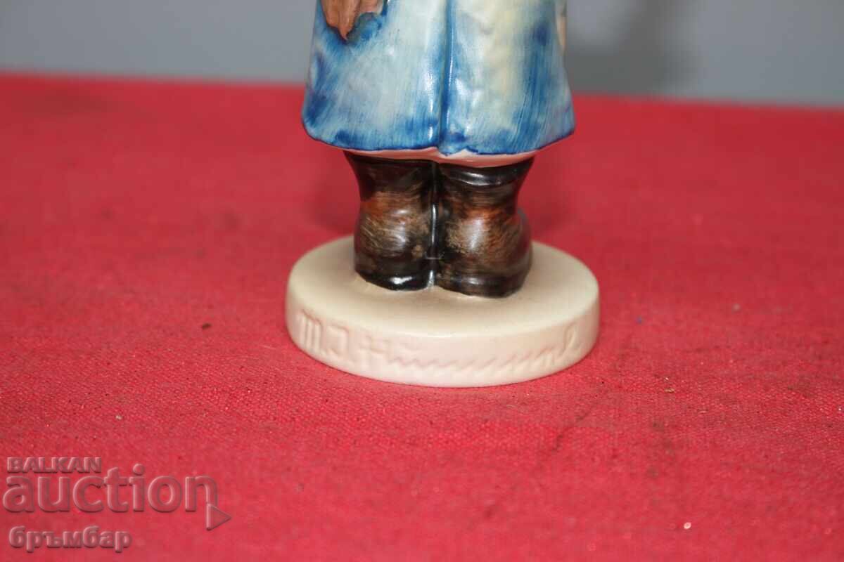 Hummel porcelain figurine boy - Postman .No. 119 - 6 Hummel porcelain figurine boy - Postman .No. 119 - 6