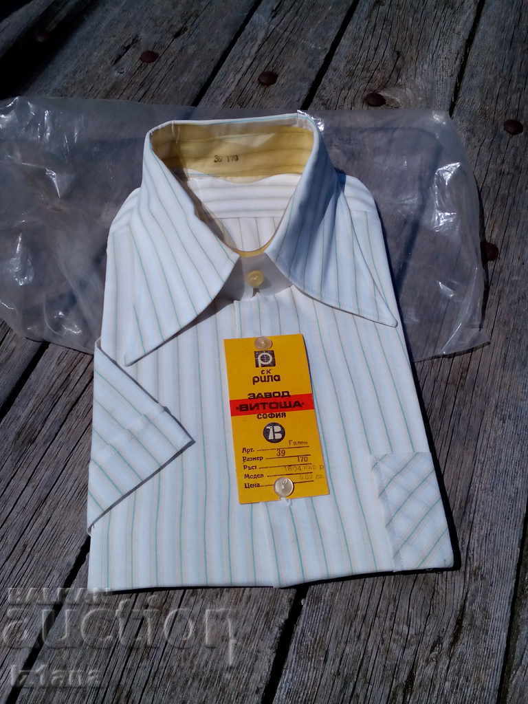 Παλιό ανδρικό πουκάμισο