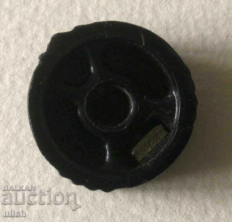Копче кнопка врътка за стар радиоапарат бакелит с цена 10.00 лв. | € 5.11 Копче кнопка врътка за стар радиоапарат бакелит с цена 10.00 лв. | € 5.11