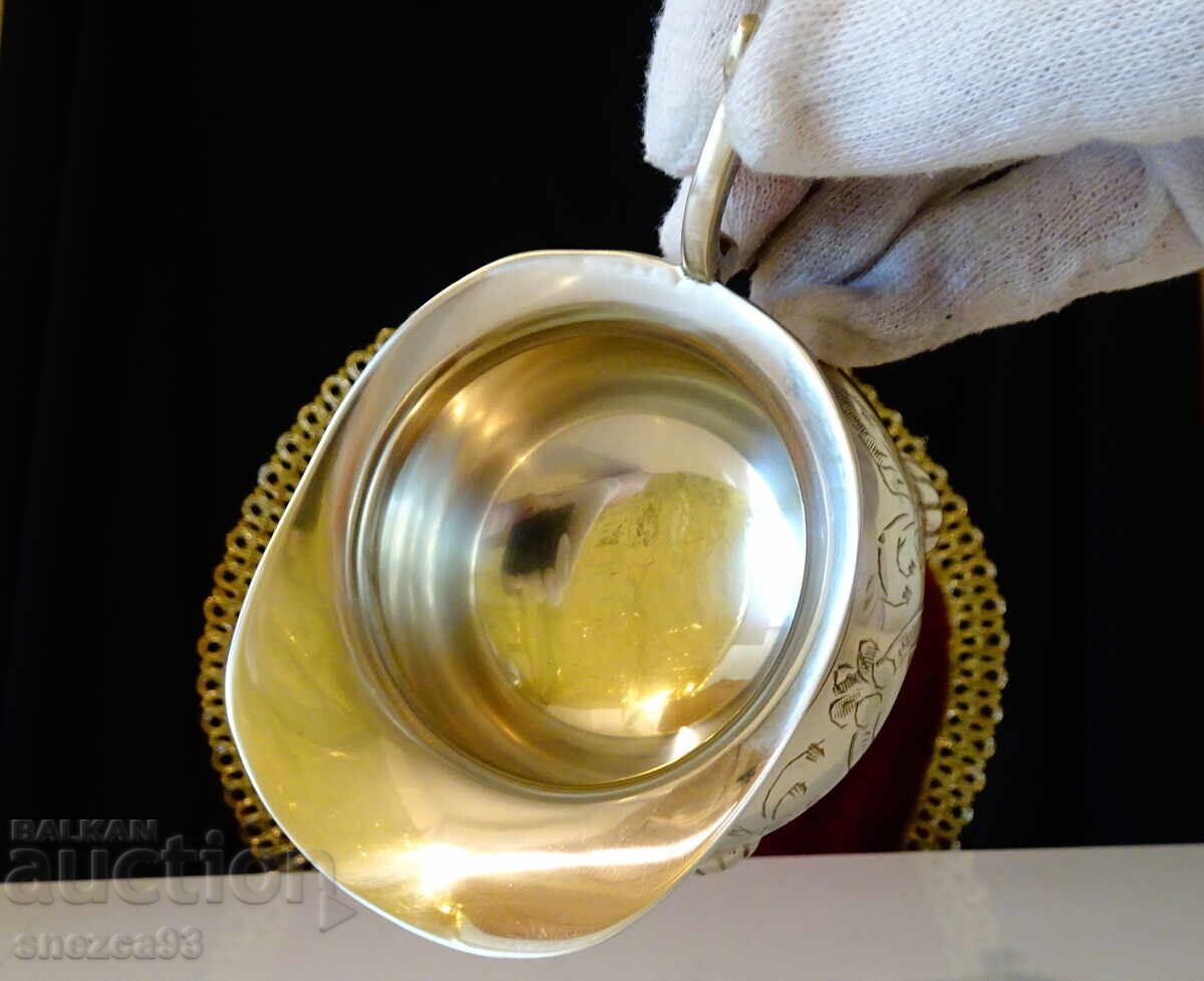 Доставка на Английска бронзова кана,латиера,барок