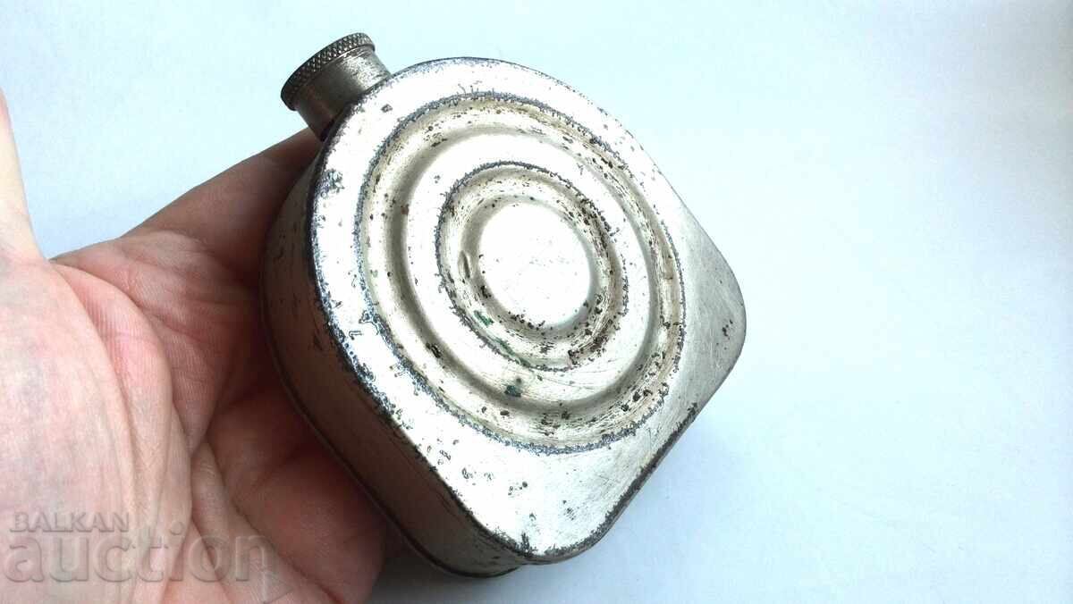 Old bottle or container for motor oil with price 30.00 BGN | € 15.34