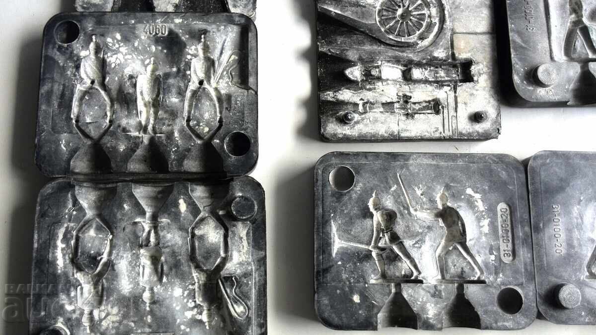 Auction  Molds and other items for casting soldier figurines