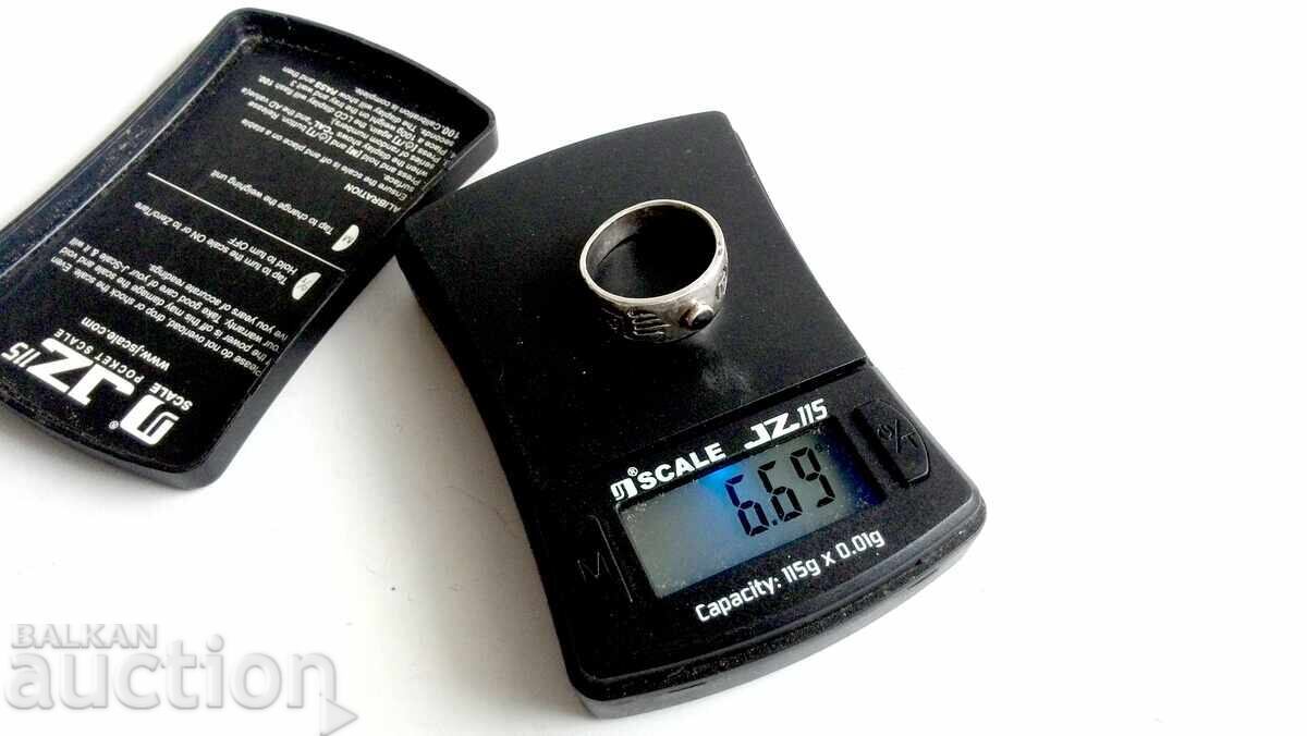 Ένα παλιό ασημένιο δαχτυλίδι με τιμή 23.00 BGN | € 11.76 Ένα παλιό ασημένιο δαχτυλίδι με τιμή 23.00 BGN | € 11.76