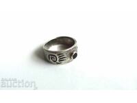 Ένα παλιό ασημένιο δαχτυλίδι