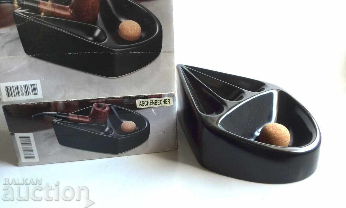 Σταντ και σταχτοδοχείο για τρία πίπες με τιμή 65.00 BGN | € 33.23 Σταντ και σταχτοδοχείο για τρία πίπες με τιμή 65.00 BGN | € 33.23