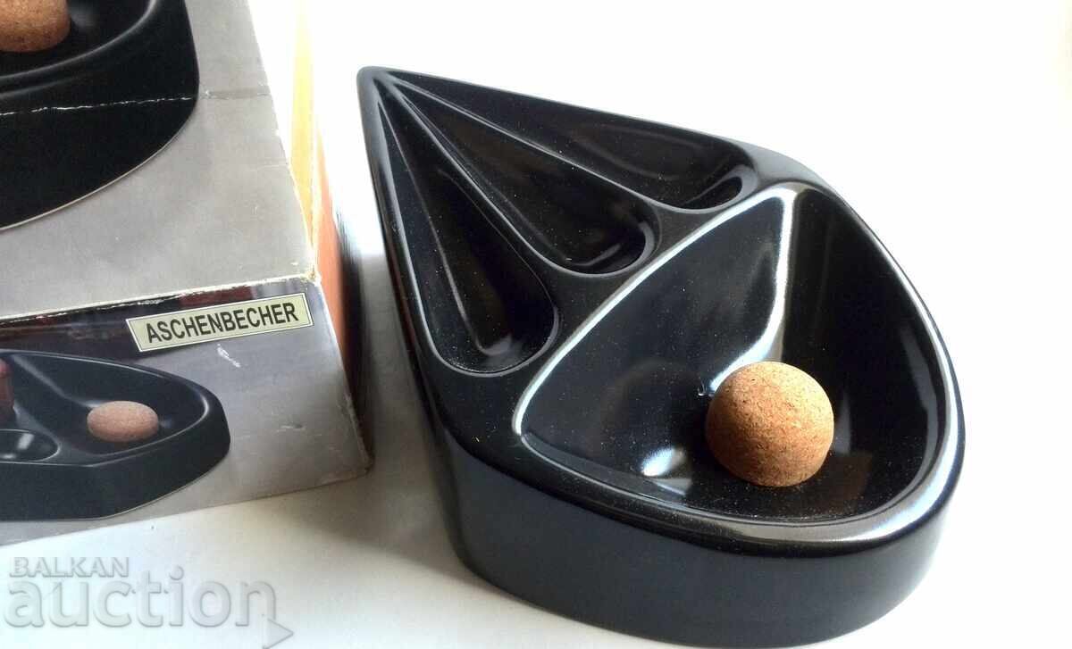 Auction  Pipe stand and ashtray for three pipes