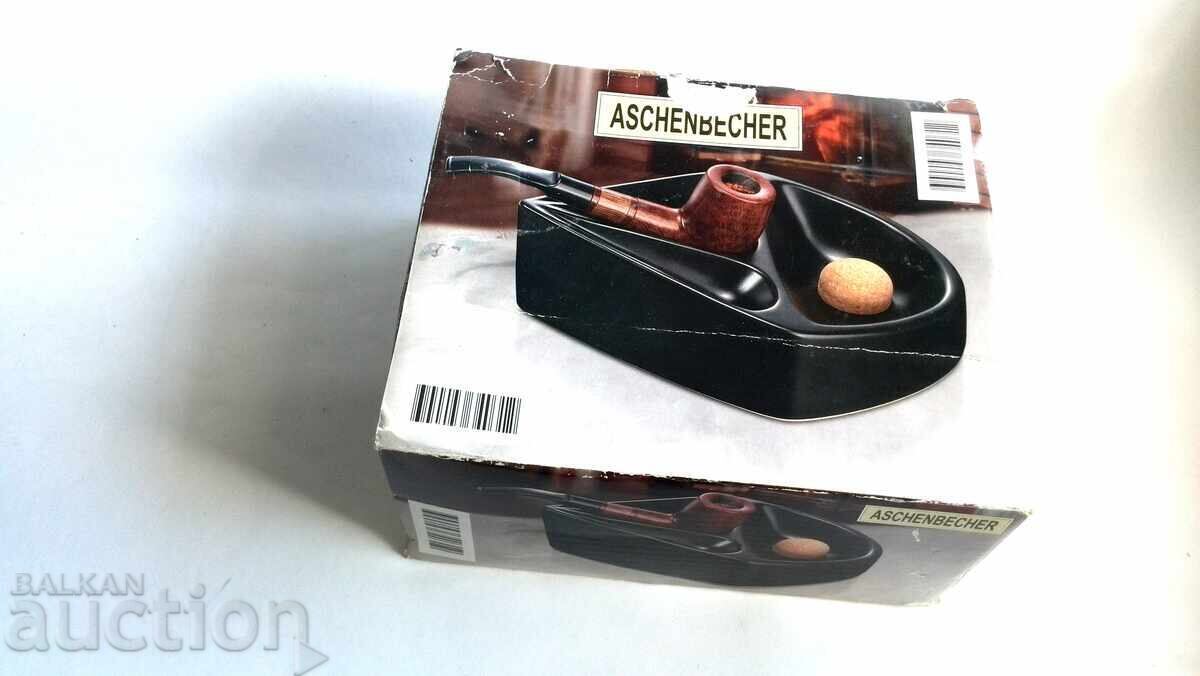 Παράδοση Σταντ και σταχτοδοχείο για τρία πίπες Παράδοση Σταντ και σταχτοδοχείο για τρία πίπες