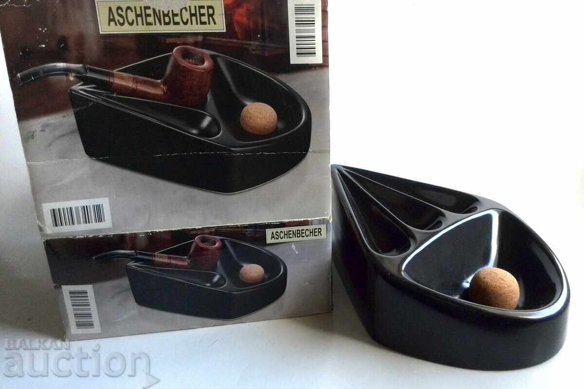 Pipe stand and ashtray for three pipes