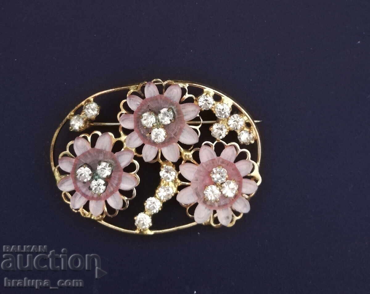 Стара брошка цветя