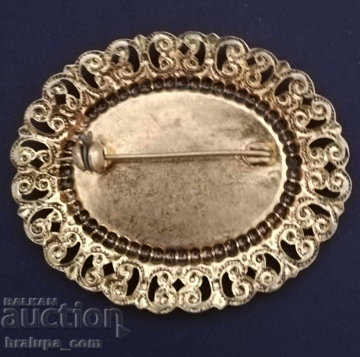 Μεγάλη παλιά καρφίτσα φιλιγκράν με τιμή 30.00 BGN | € 15.34