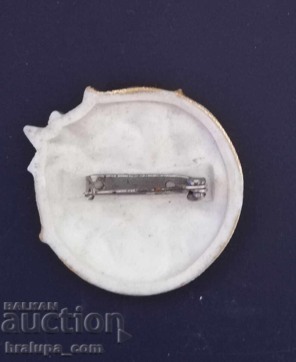 Antique porcelain brooch with price 30.00 BGN | € 15.34