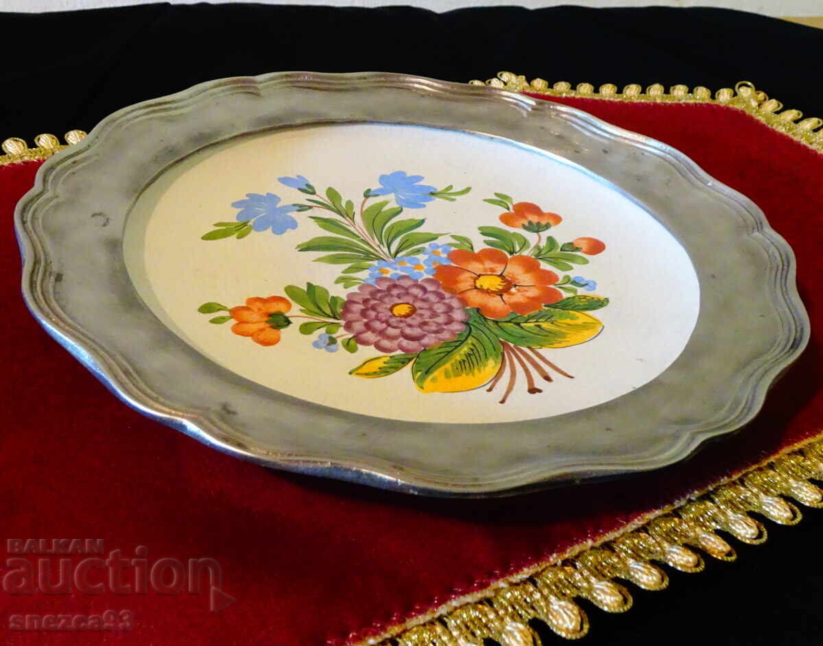 Δημοπρασία Βασάνο πορσελάνινο πιάτο, πίνακας με πλαίσιο από κασσίτερο Δημοπρασία Βασάνο πορσελάνινο πιάτο, πίνακας με πλαίσιο από κασσίτερο