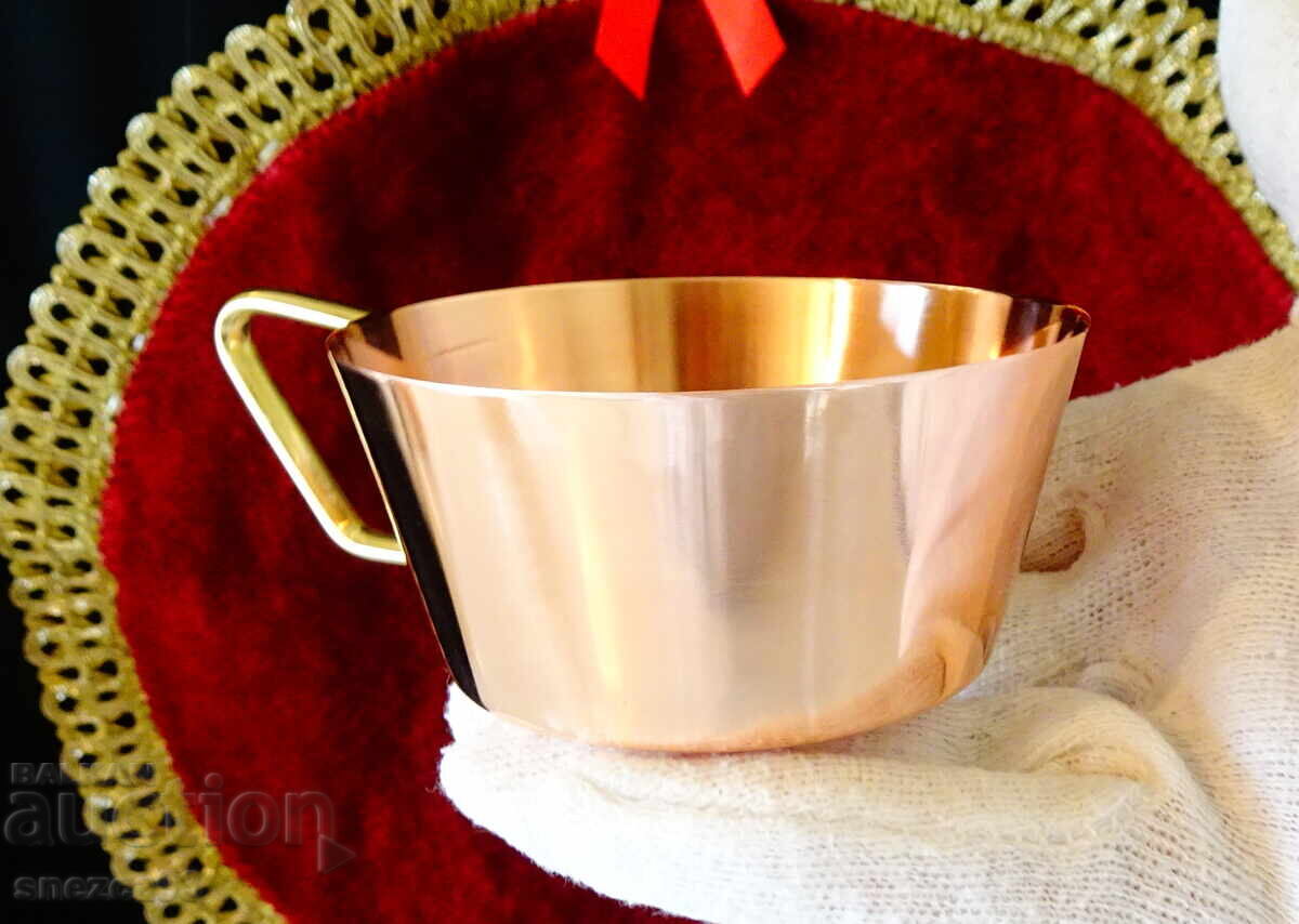 Медна чаша от чиста червена мед. Медна чаша от чиста червена мед.