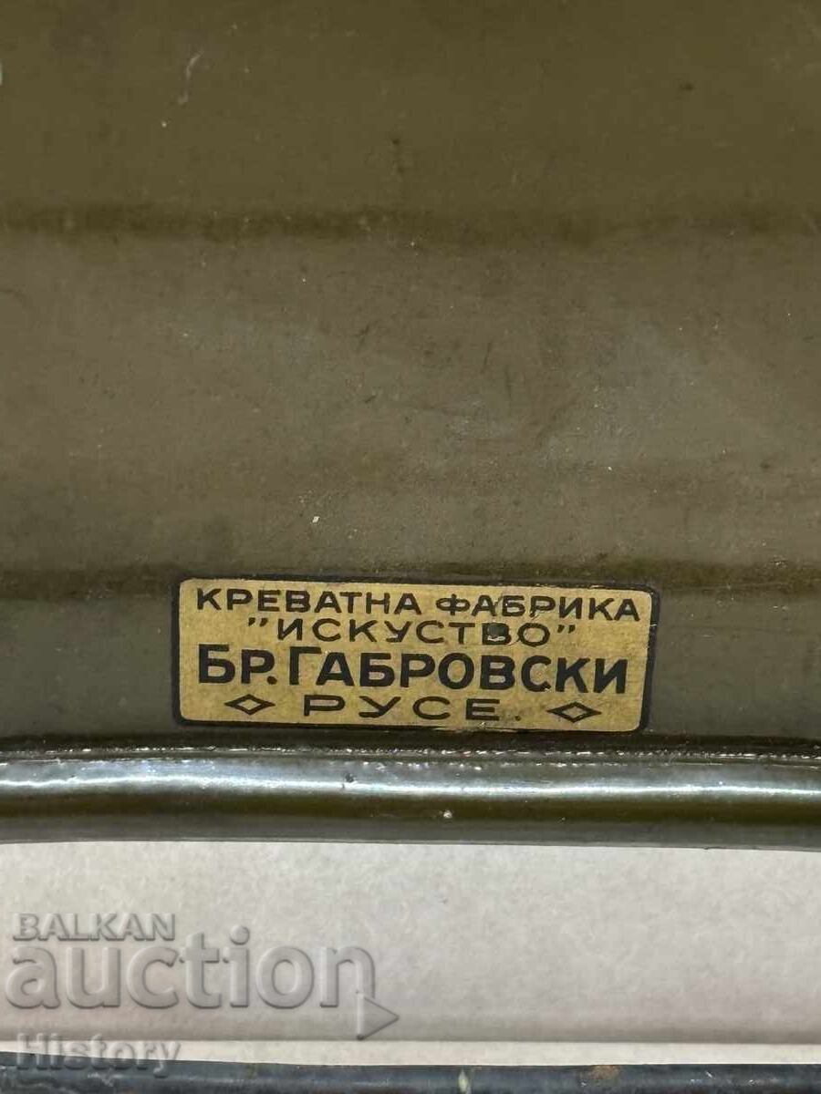 Auction  Children's metal bed/Doll bed