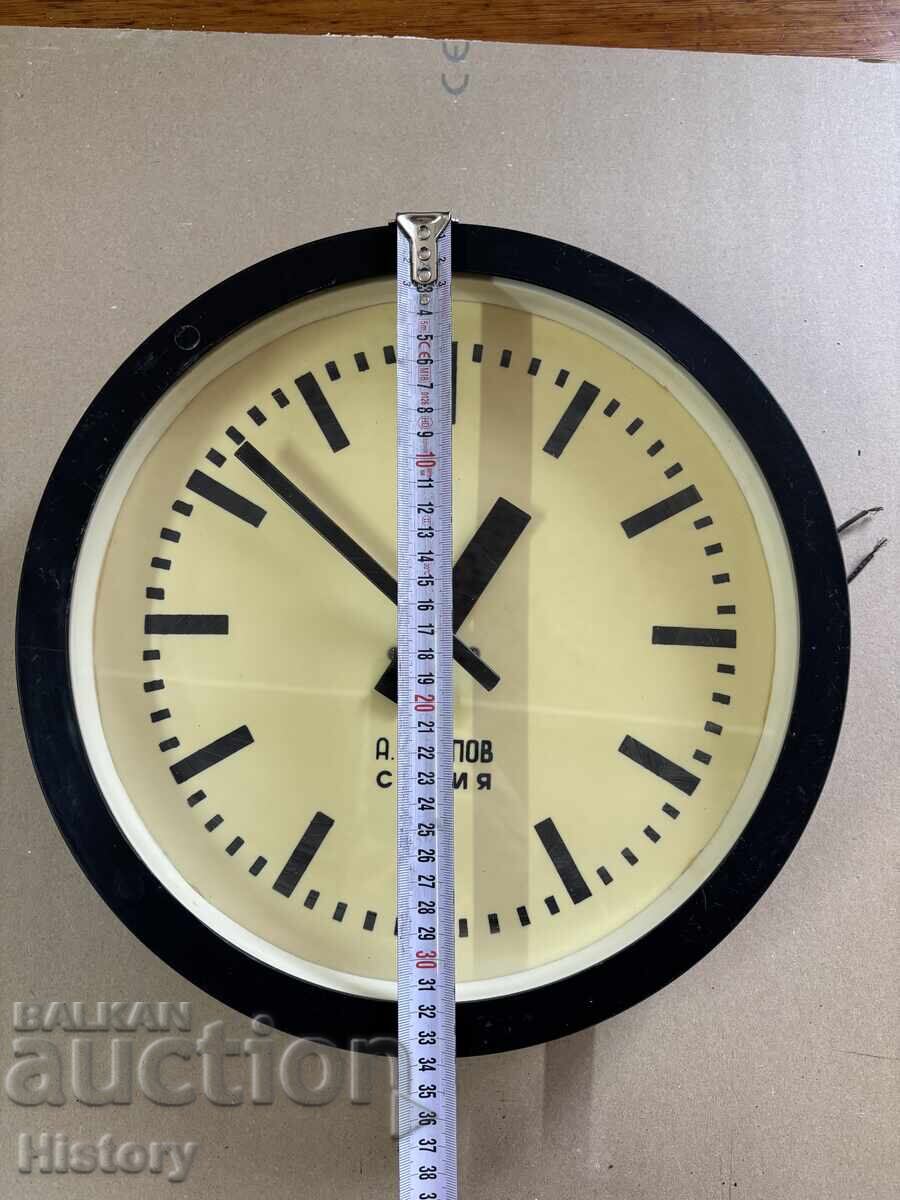 Livrarea Ceas de gară, ceas public