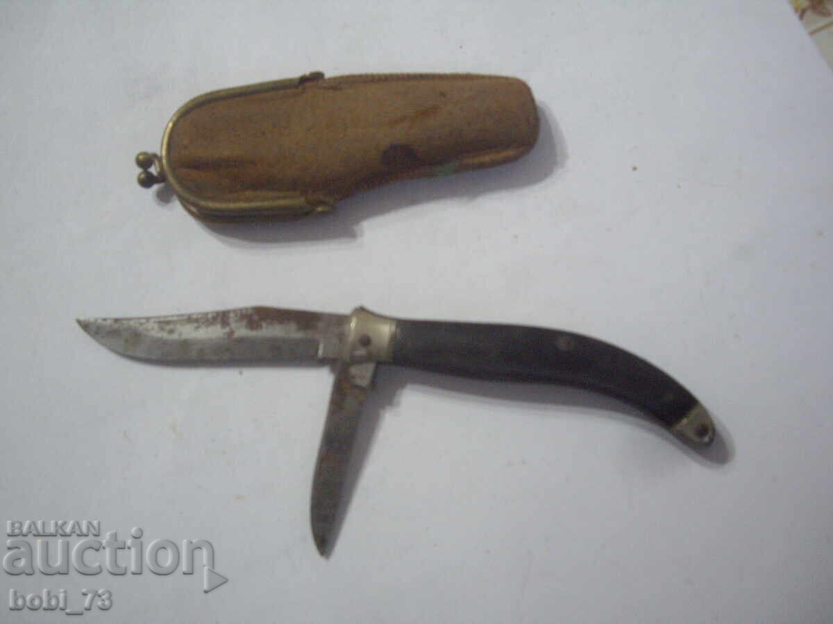 Μικρό παλιό μαχαίρι σε αυθεντική δερμάτινη θήκη