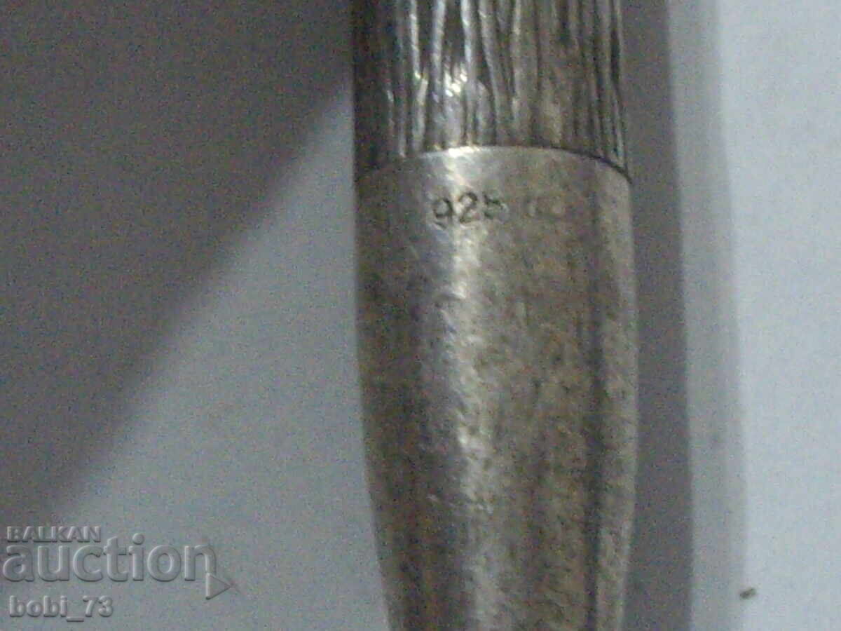 Auction An old silver pen. Auction An old silver pen.