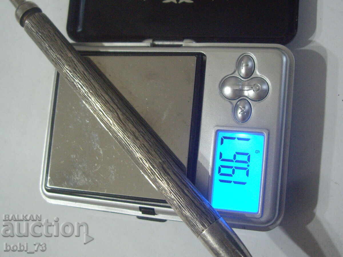Delivery of An old silver pen. Delivery of An old silver pen.