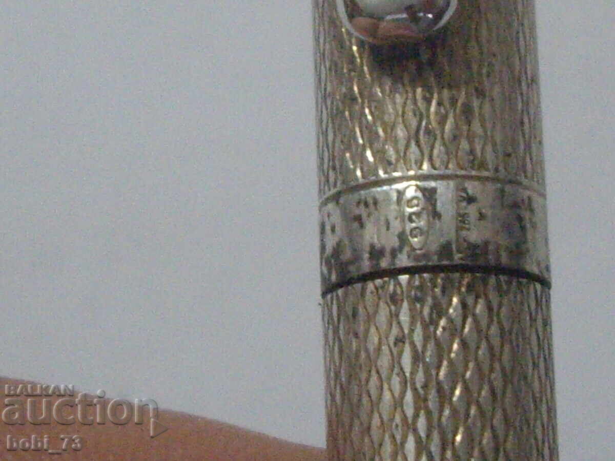 Δημοπρασία Ένα παλιό ασημένιο στυλό. Δημοπρασία Ένα παλιό ασημένιο στυλό.