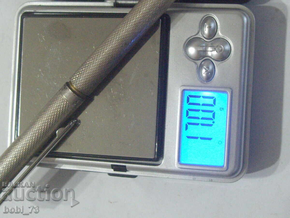 Παράδοση Ένα παλιό ασημένιο στυλό. Παράδοση Ένα παλιό ασημένιο στυλό.