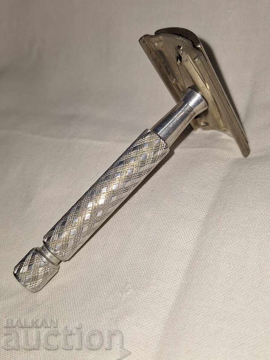 Old metal razor -- Gillette -- Zhilet with price 30.00 BGN | € 15.34 Old metal razor -- Gillette -- Zhilet with price 30.00 BGN | € 15.34