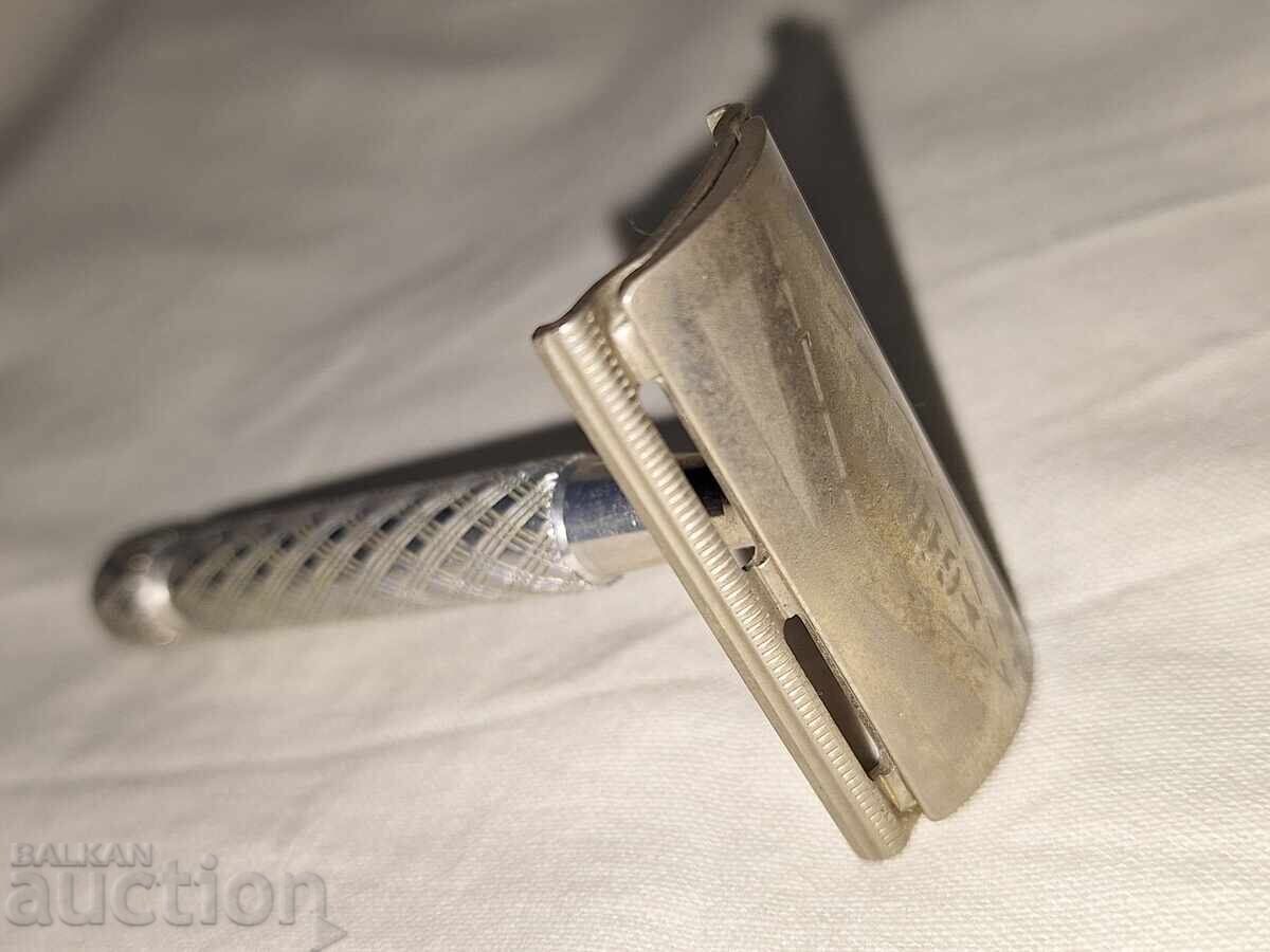 Auction Old metal razor -- Gillette -- Zhilet Auction Old metal razor -- Gillette -- Zhilet