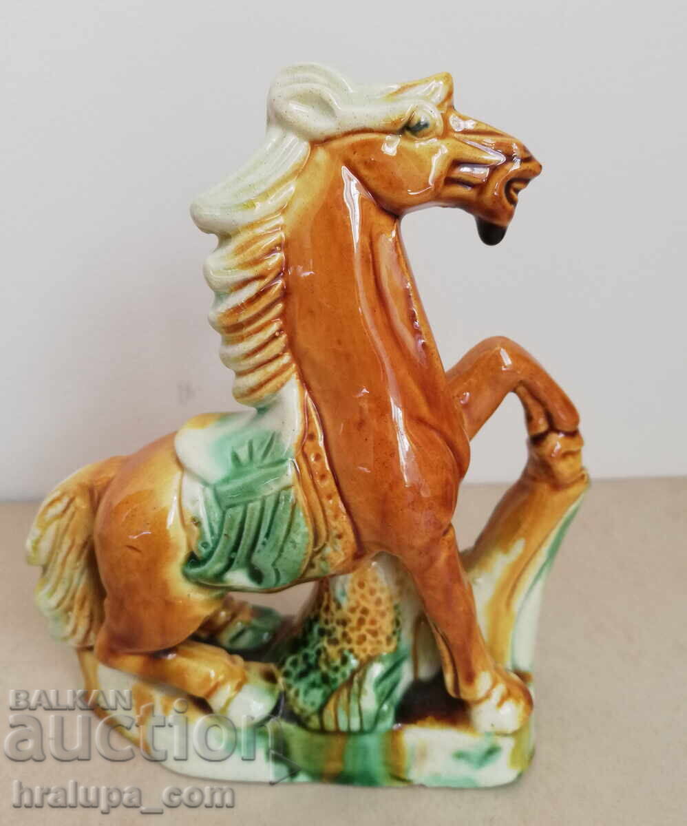 Порцеланова фигура кон с цена 10.00 лв. | € 5.11 Порцеланова фигура кон с цена 10.00 лв. | € 5.11