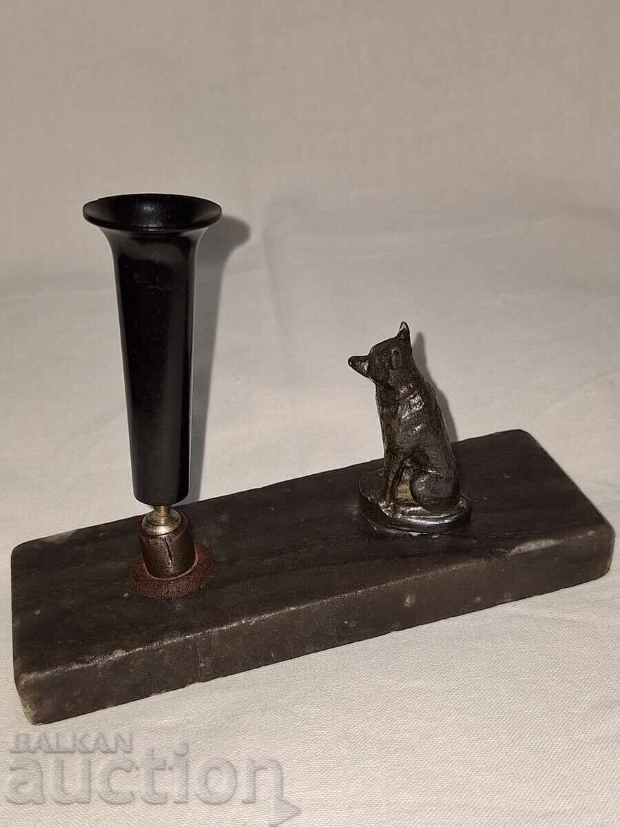 Παλιά μελανοδοχείο με μπρούτζινο ειδώλιο με τιμή 60.00 BGN | € 30.68