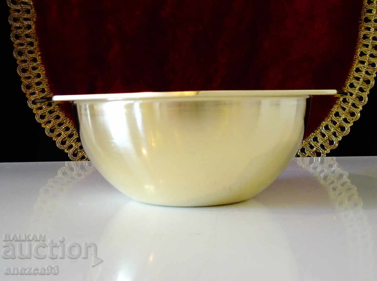 Доставка на Бронзов съд за сервиране,купа 450 мл. Доставка на Бронзов съд за сервиране,купа 450 мл.